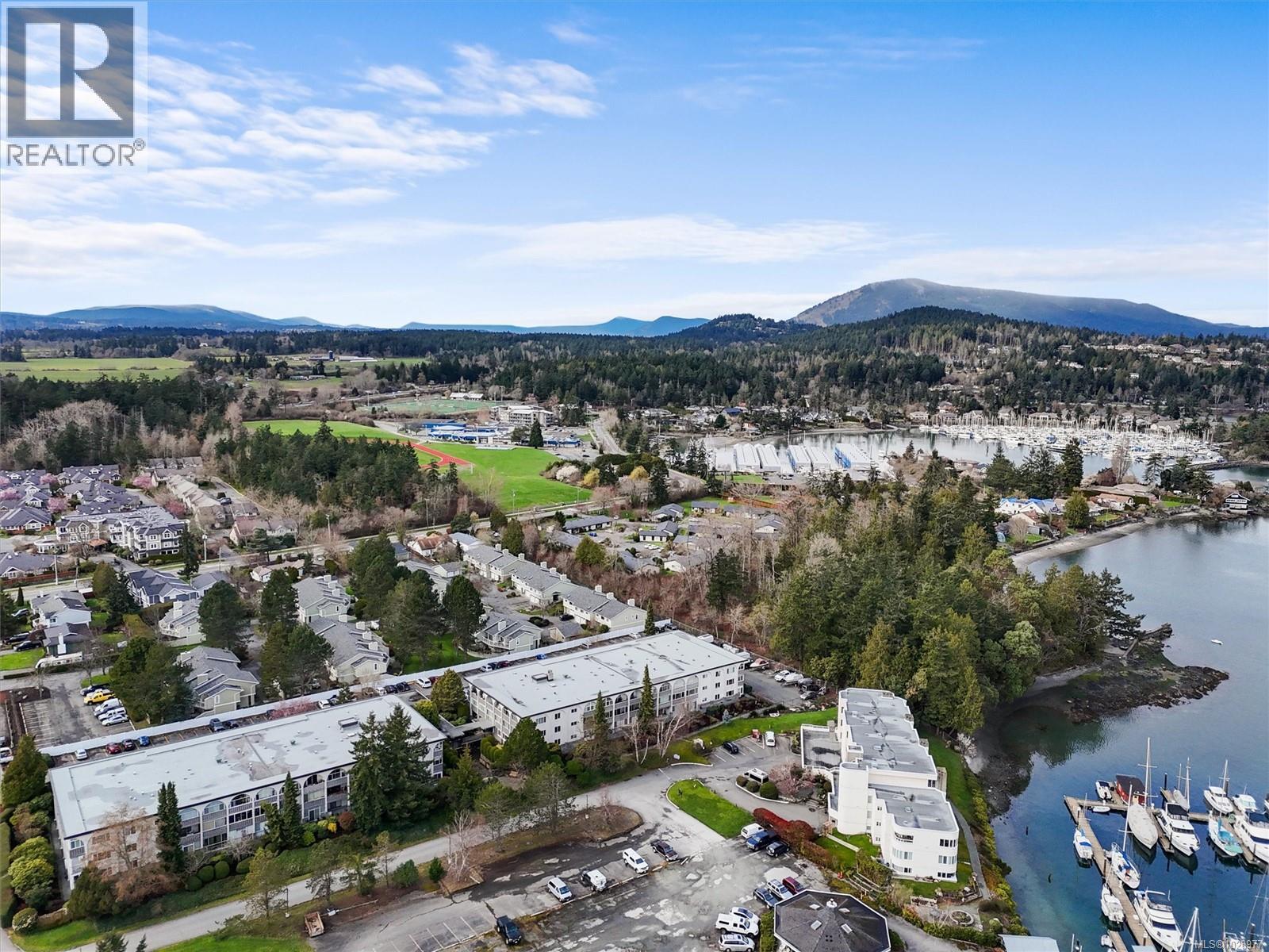 301 2050 White Birch Rd, Sidney