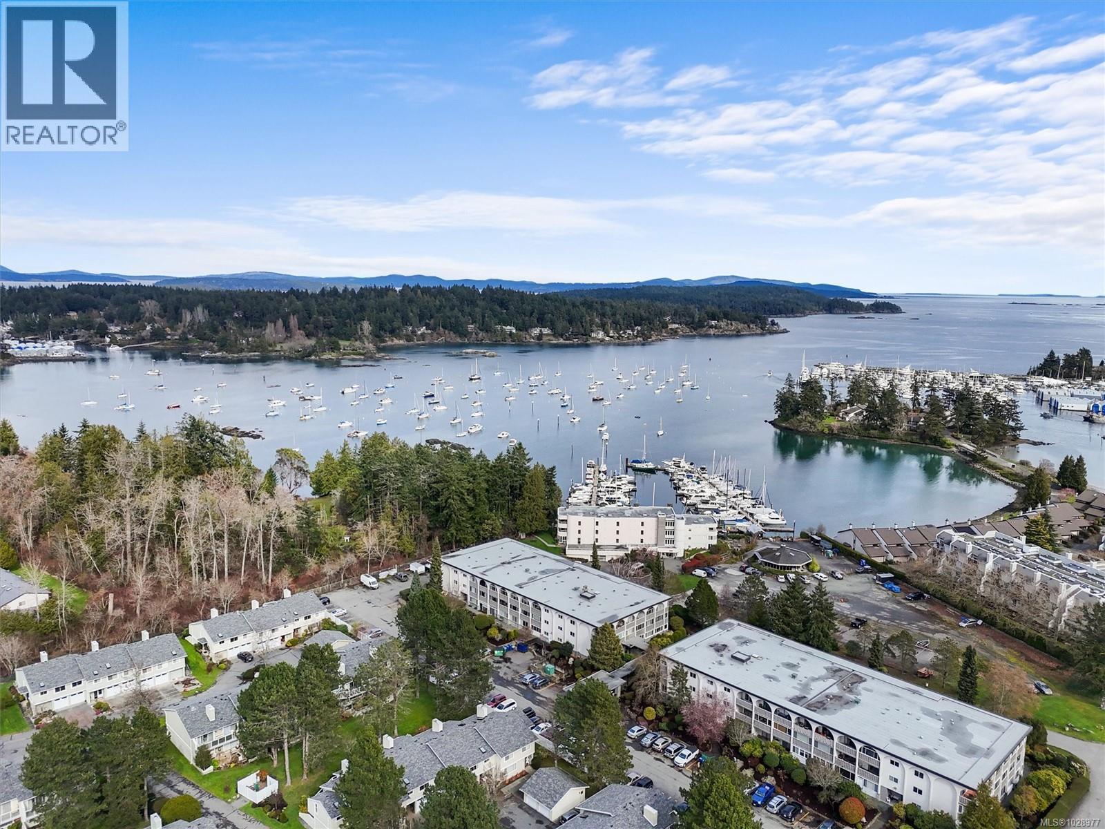 301 2050 White Birch Rd, Sidney