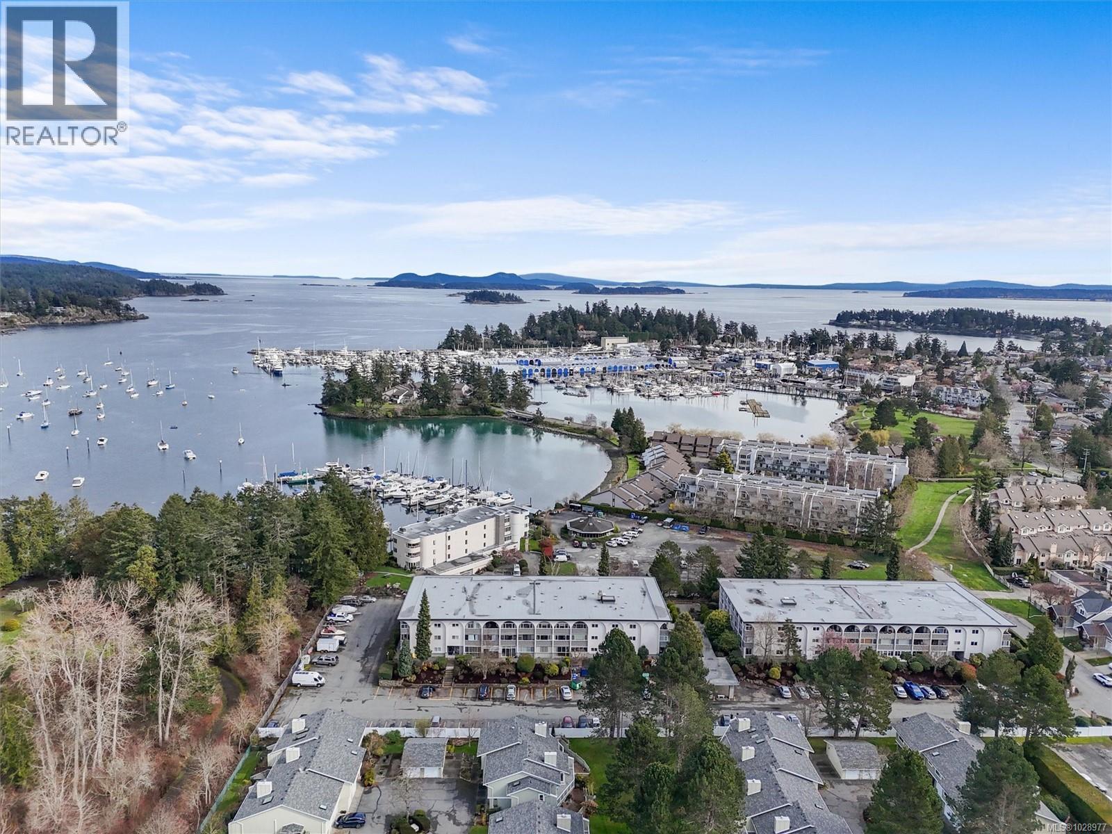 301 2050 White Birch Rd, Sidney