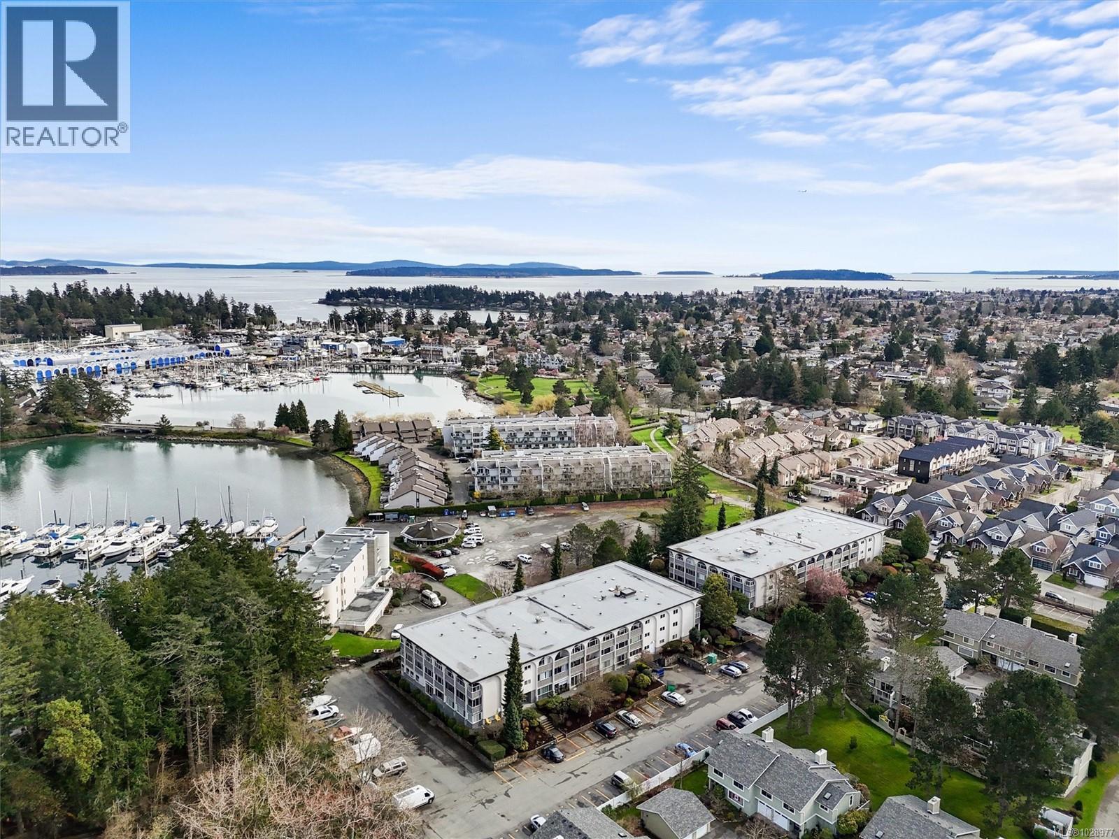 301 2050 White Birch Rd, Sidney