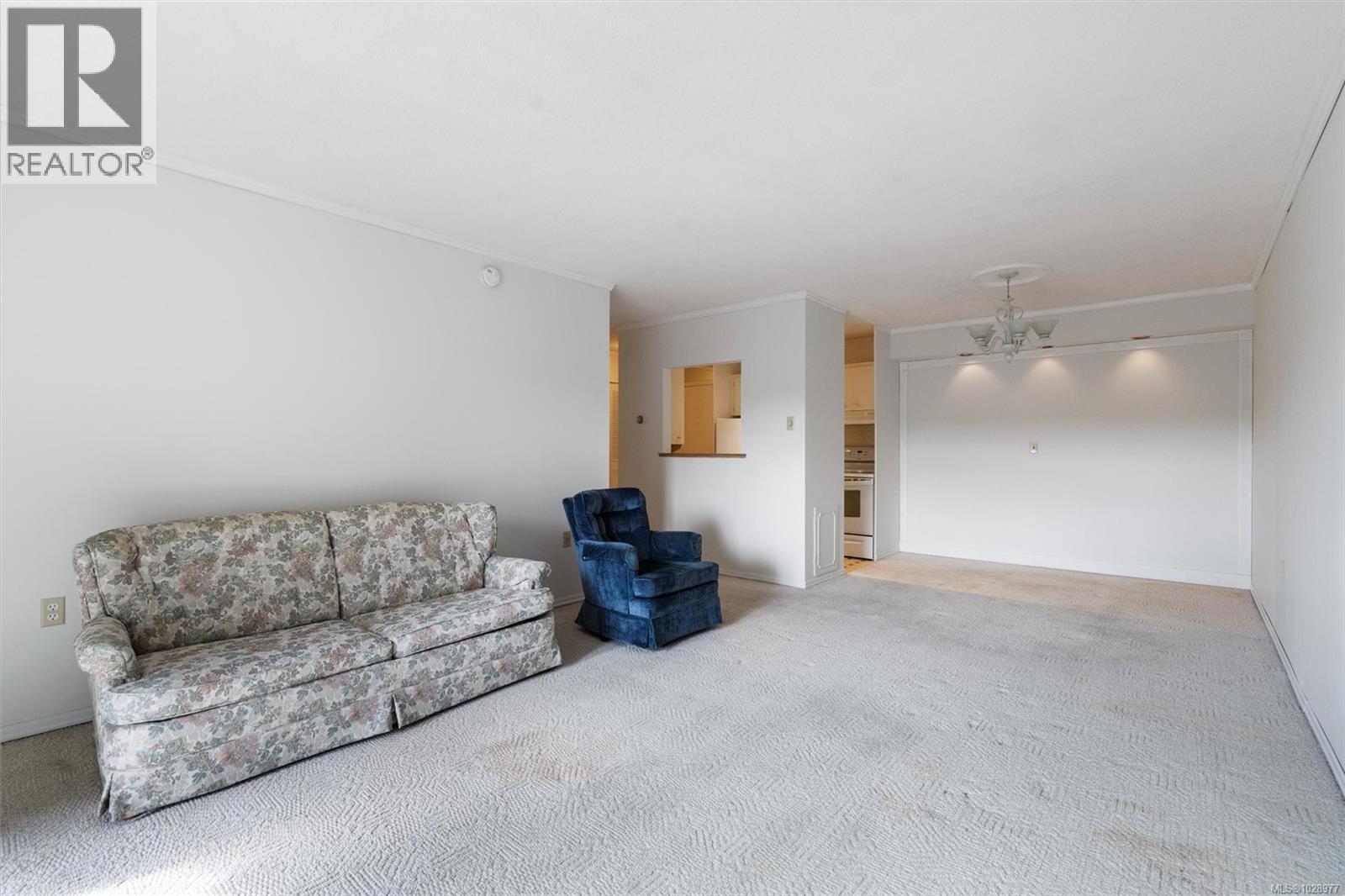 301 2050 White Birch Rd, Sidney