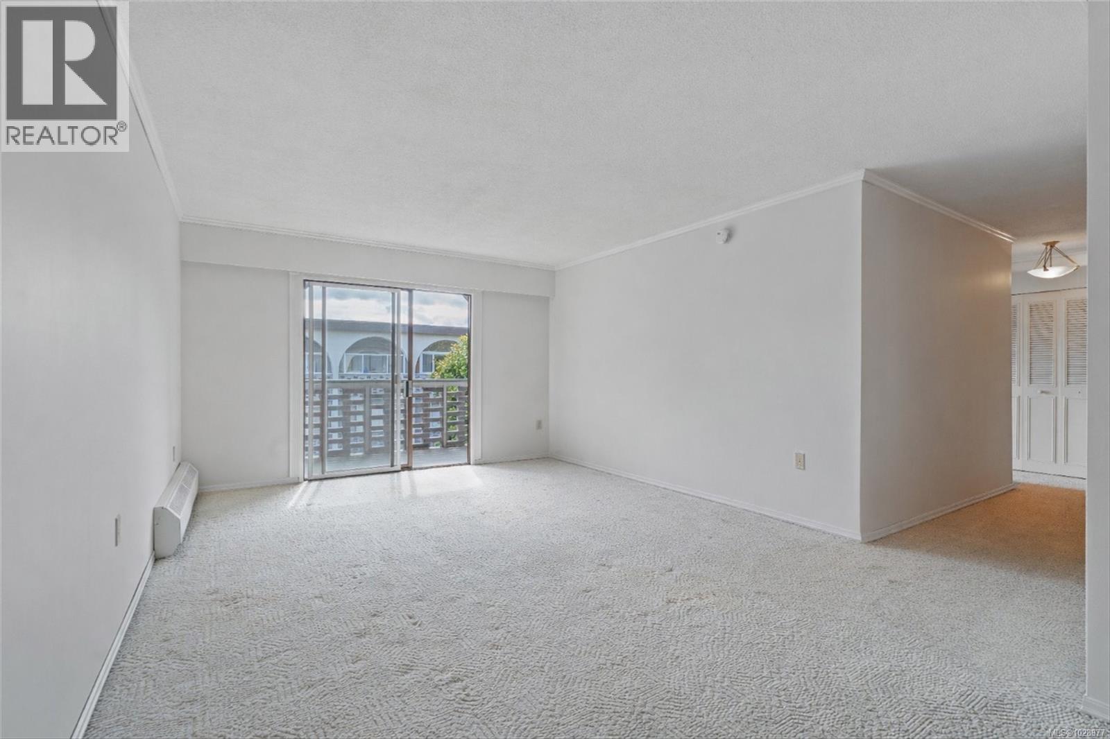 301 2050 White Birch Rd, Sidney