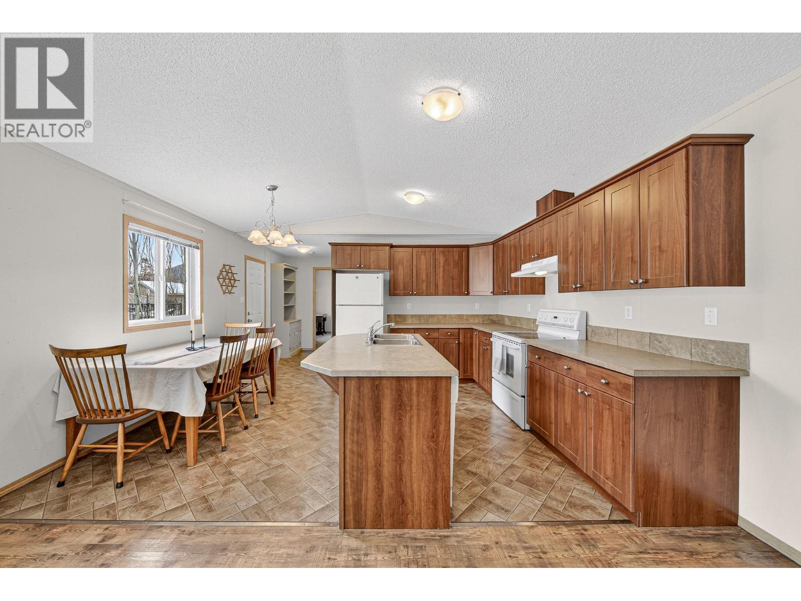 100 INDUSTRIAL ROAD 1 Road Unit# 108, Sparwood