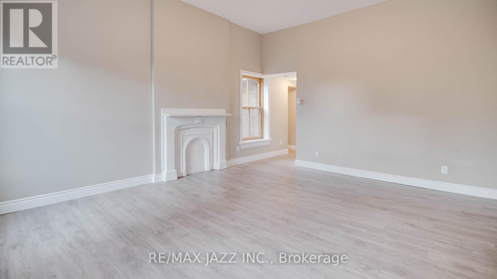 144 KING STREET W - 19