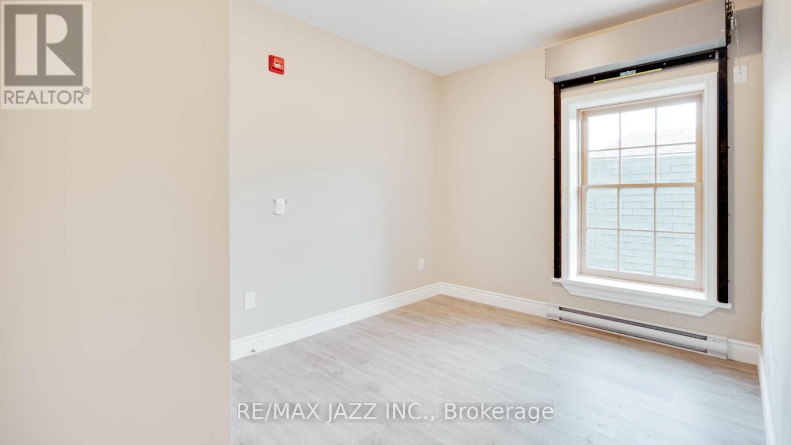 144 KING STREET W - 24