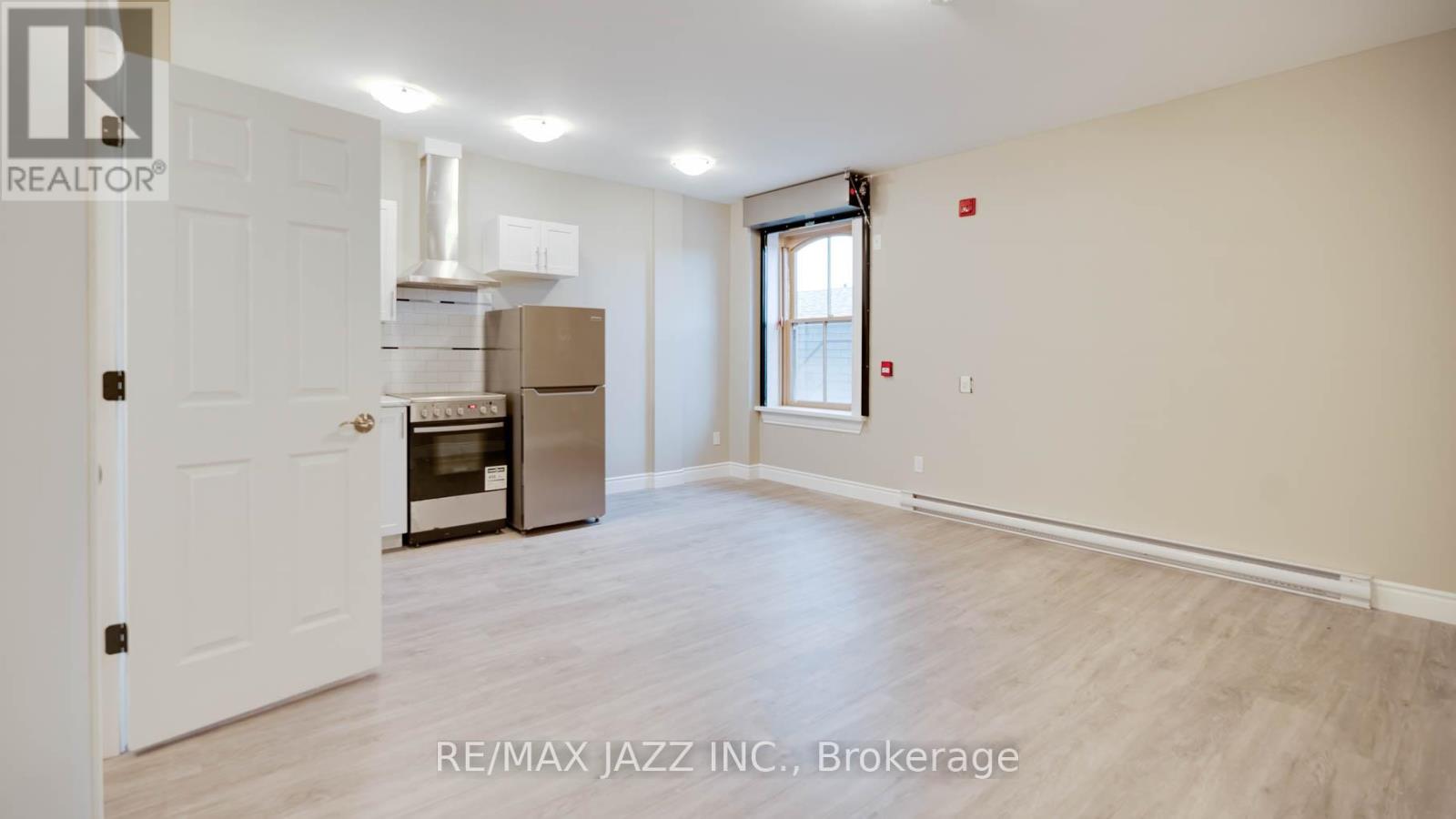 144 KING STREET W - 26