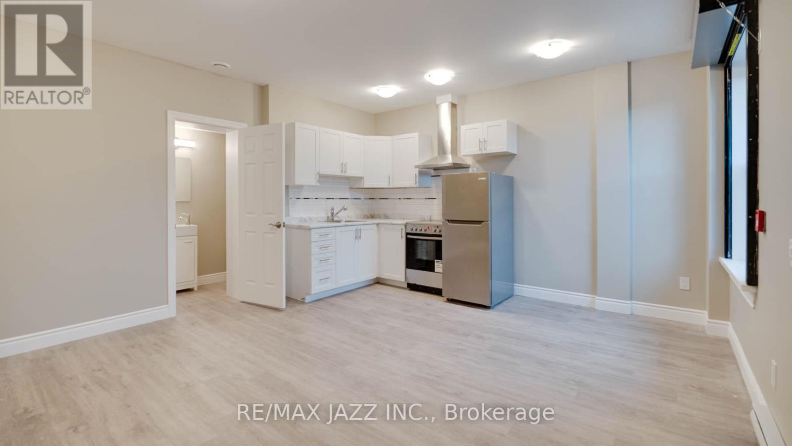 144 KING STREET W - 27