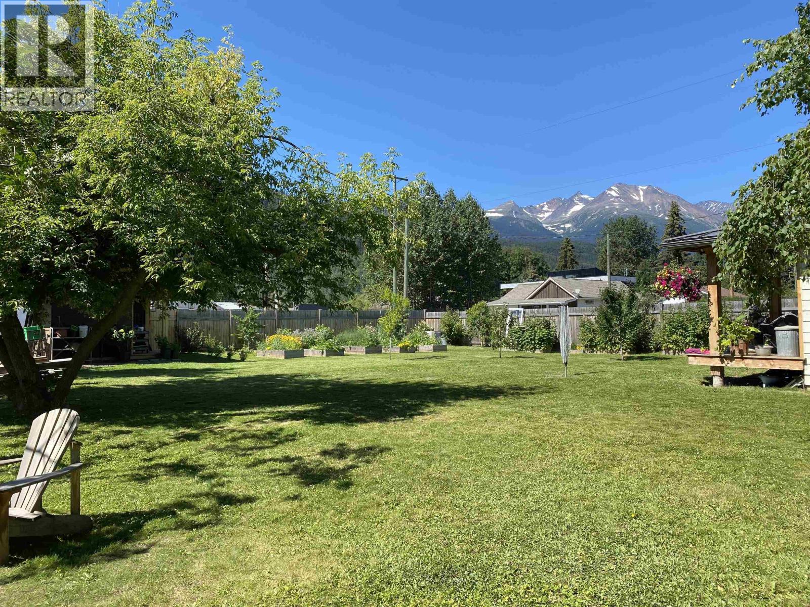 3891 BROADWAY AVENUE, Smithers