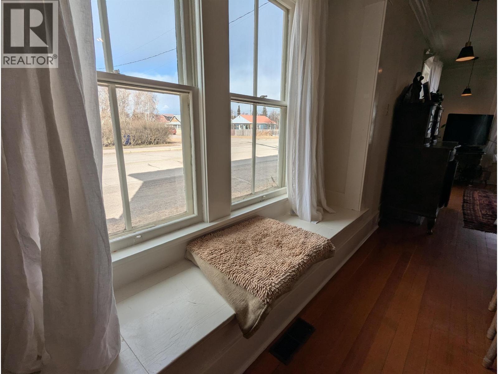 3891 BROADWAY AVENUE, Smithers