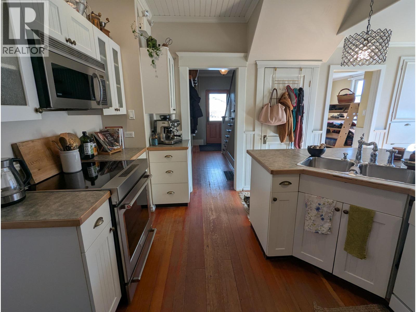 3891 BROADWAY AVENUE, Smithers