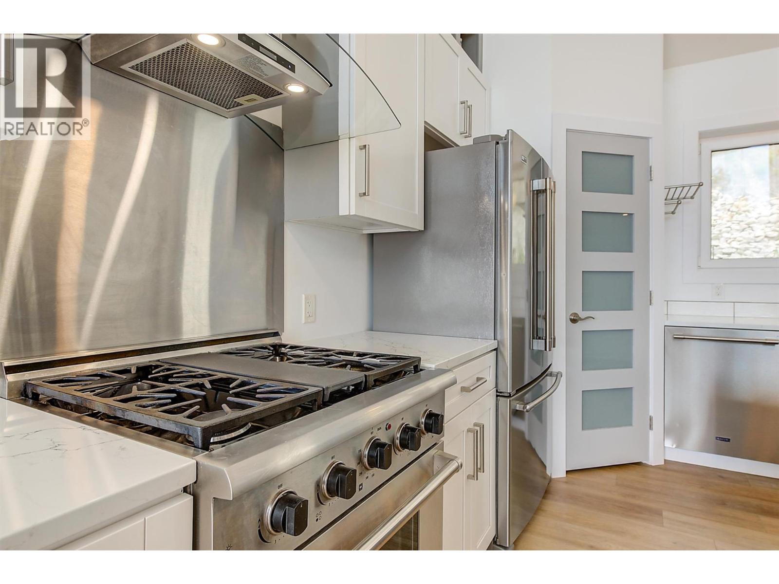 6131 Seymoure Lane, Peachland