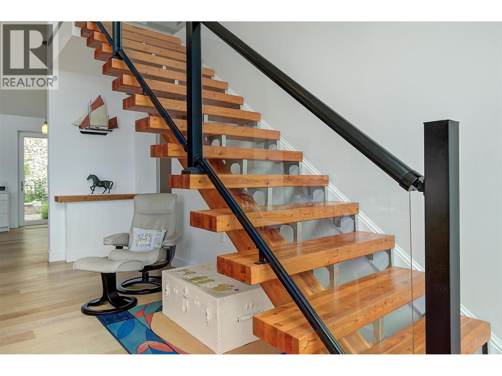 6131 Seymoure Lane, Peachland