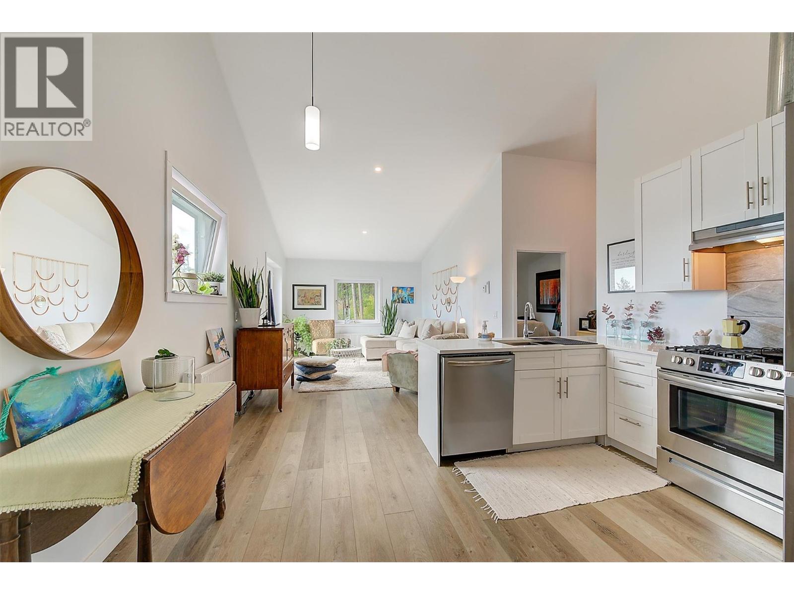 6131 Seymoure Lane, Peachland