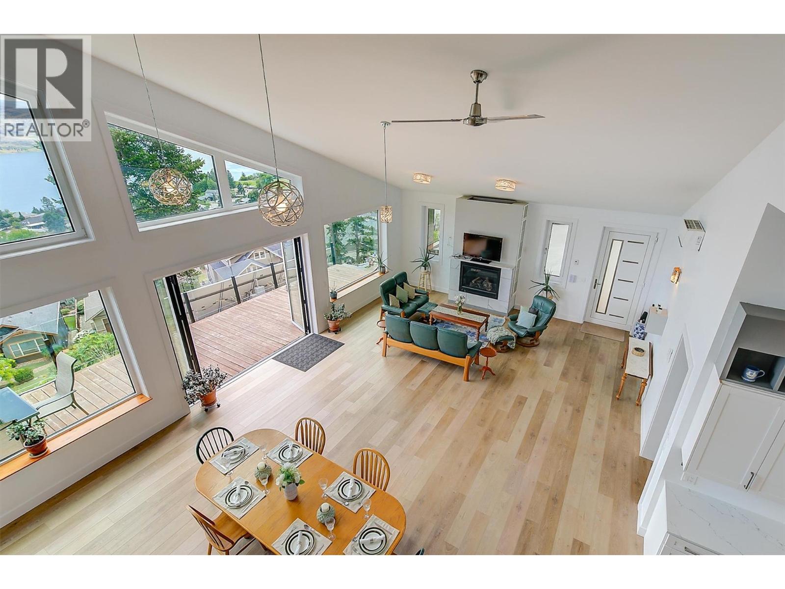 6131 Seymoure Lane, Peachland