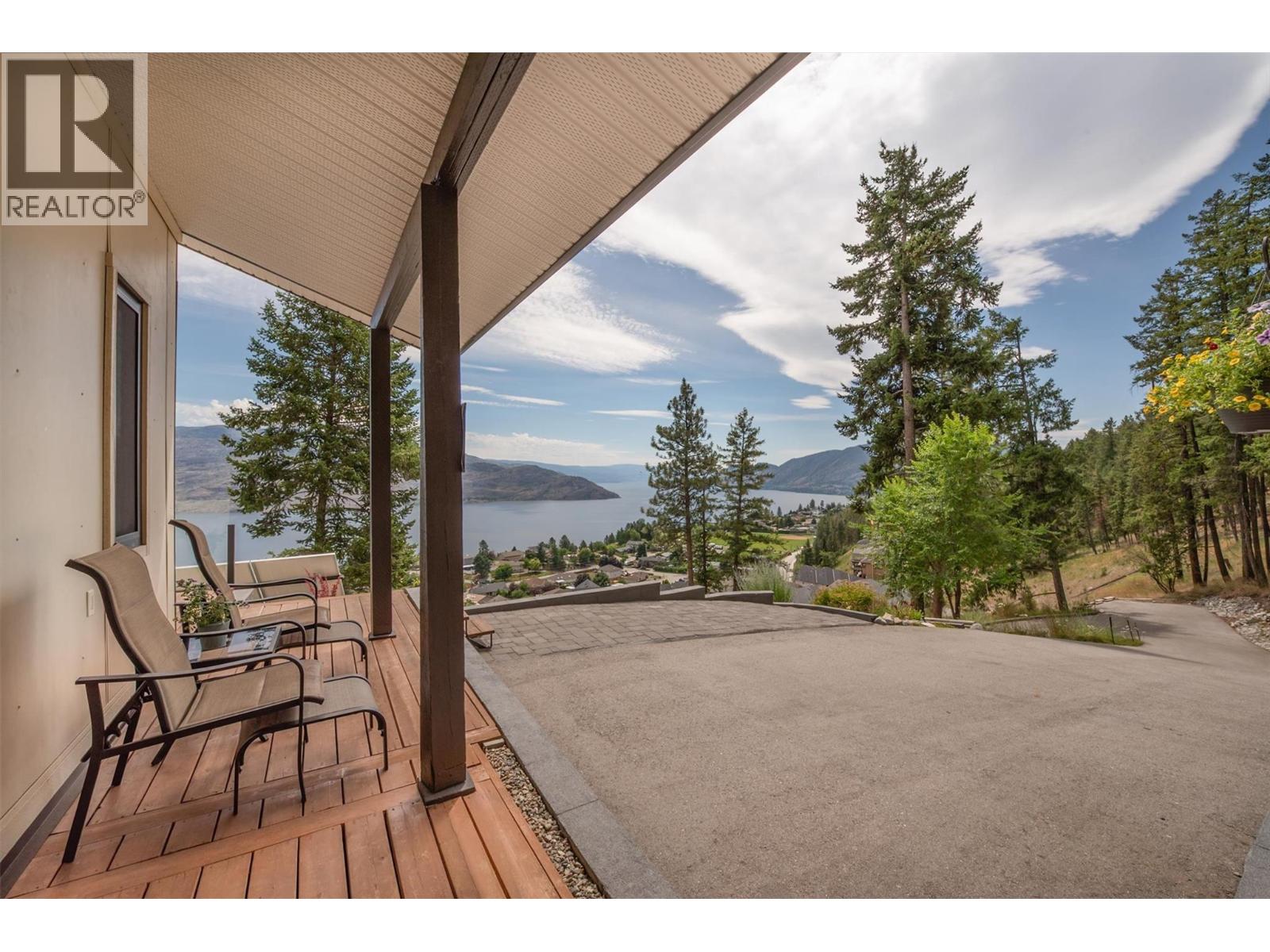 6131 Seymoure Lane, Peachland