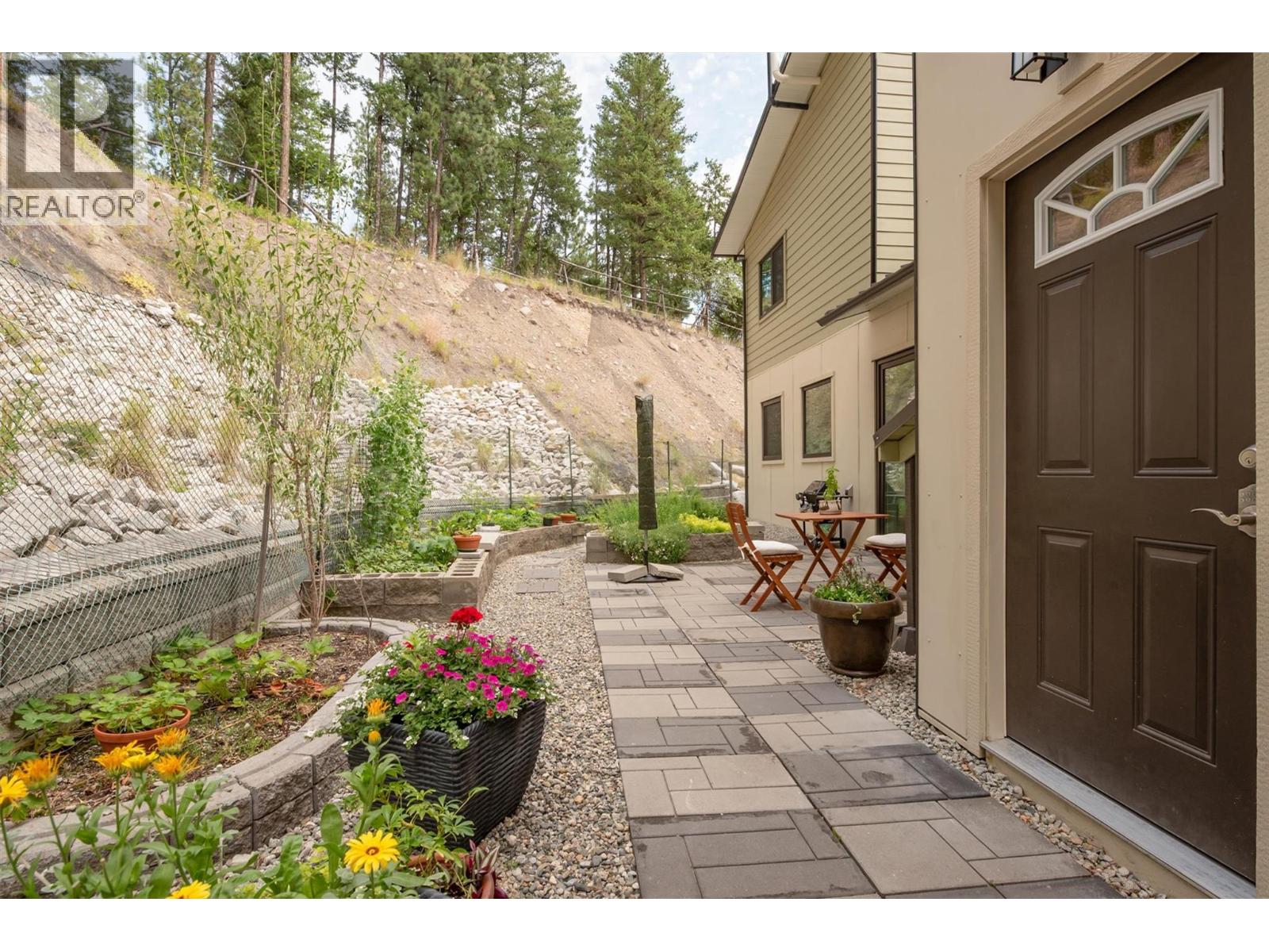 6131 Seymoure Lane, Peachland