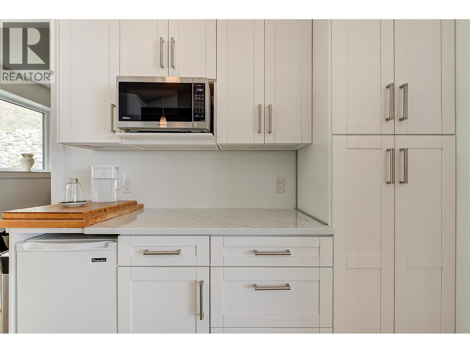 6131 Seymoure Lane, Peachland