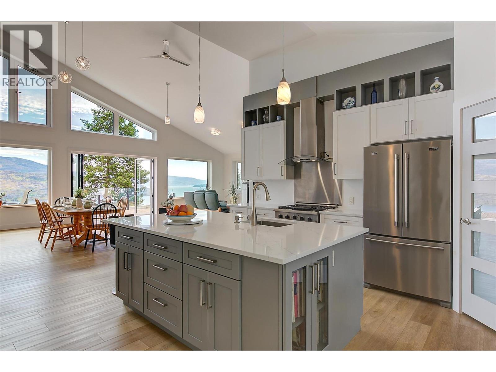 6131 Seymoure Lane, Peachland