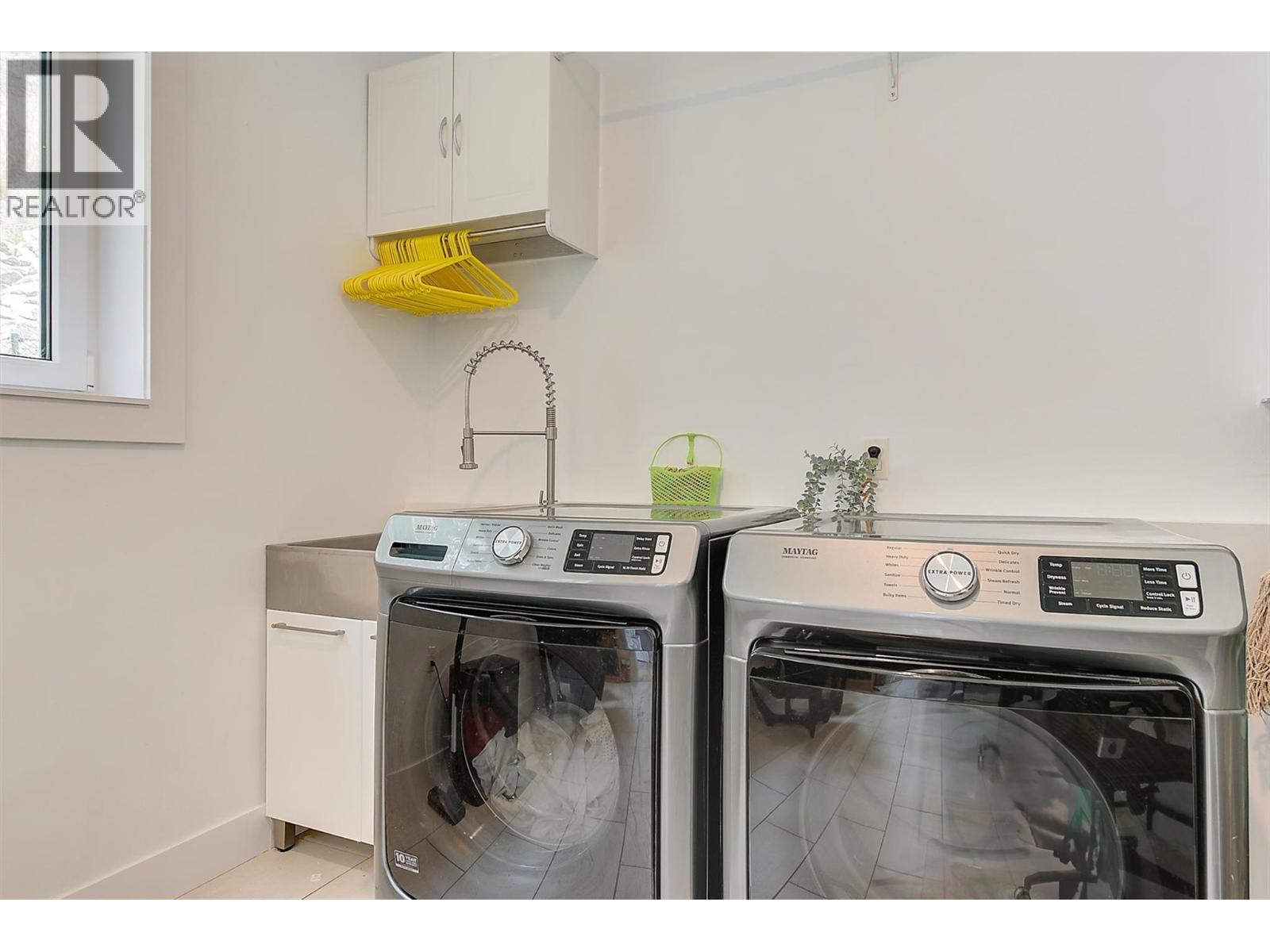 6131 Seymoure Lane, Peachland