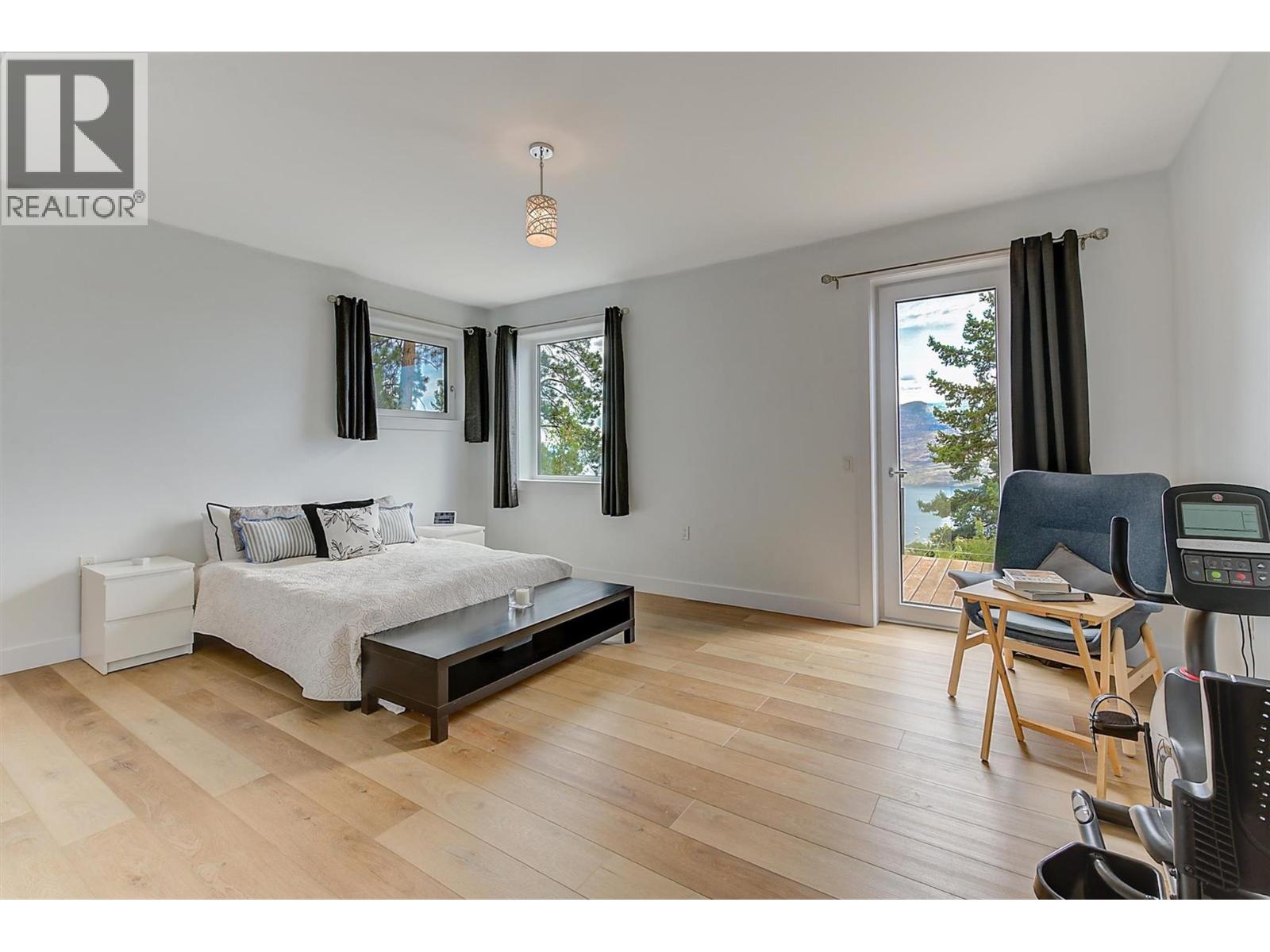 6131 Seymoure Lane, Peachland