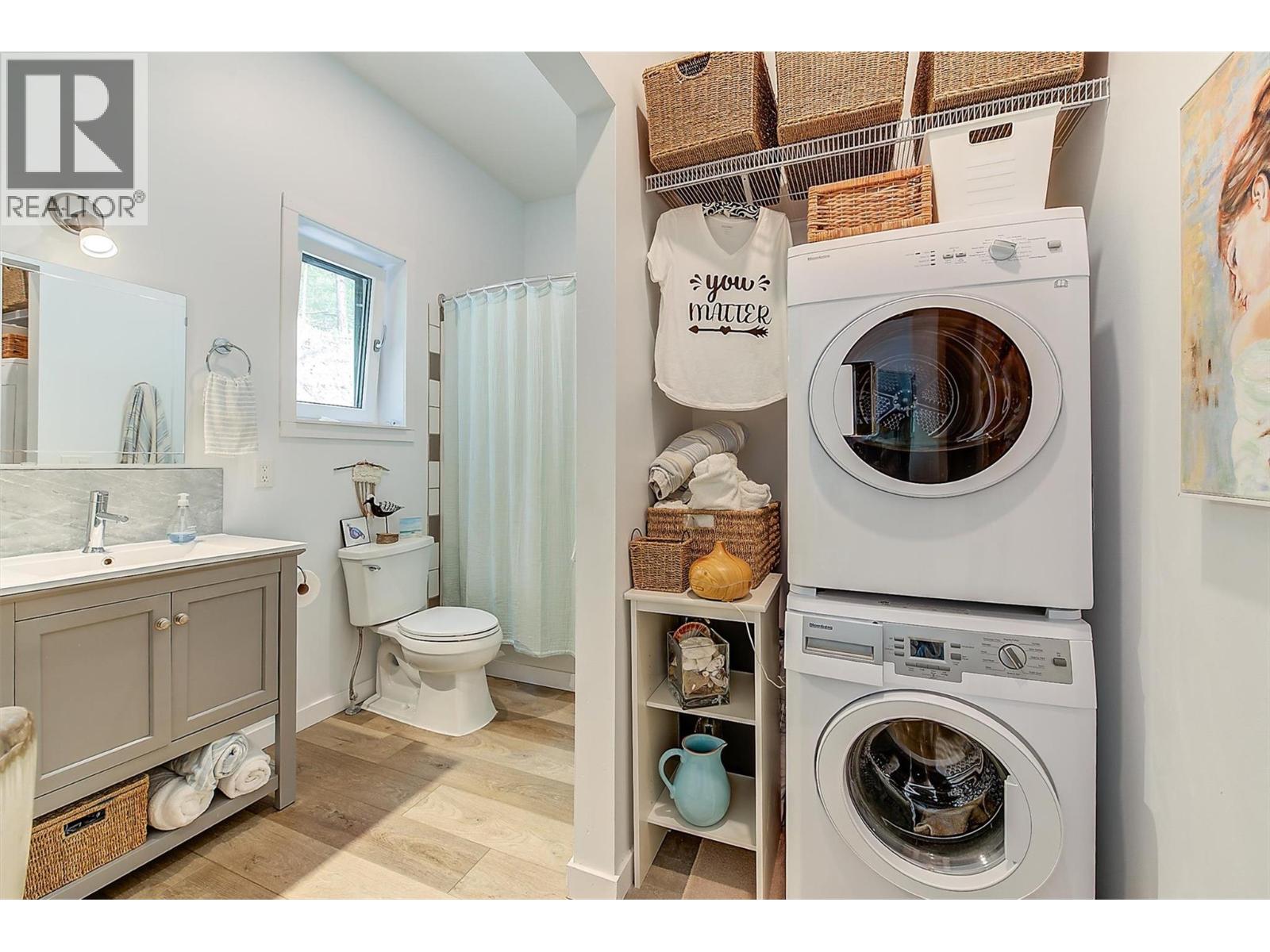 6131 Seymoure Lane, Peachland