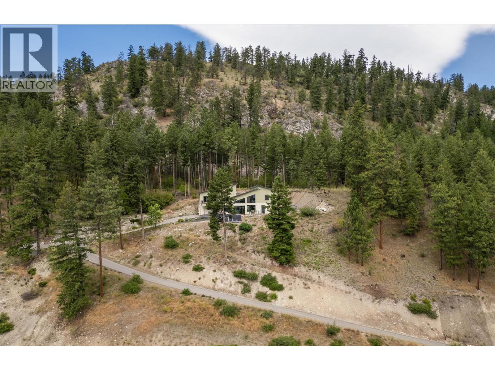 6131 Seymoure Lane, Peachland