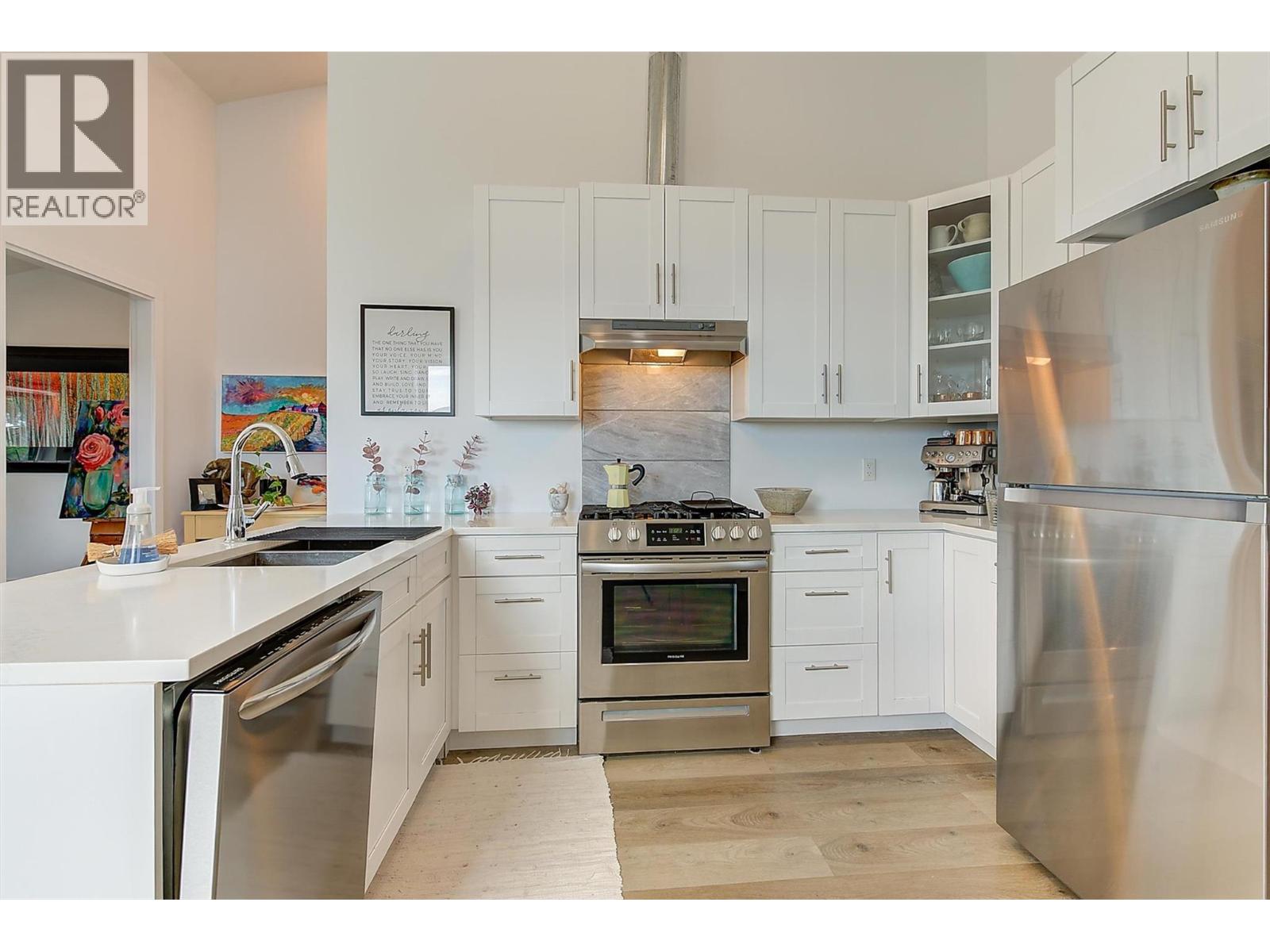 6131 Seymoure Lane, Peachland