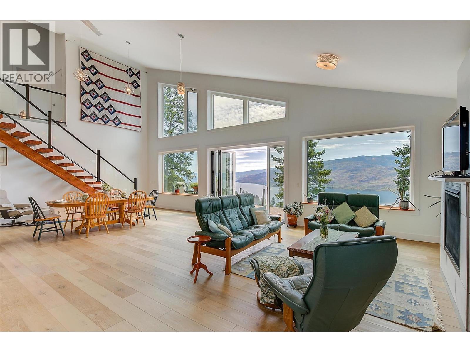 6131 Seymoure Lane, Peachland