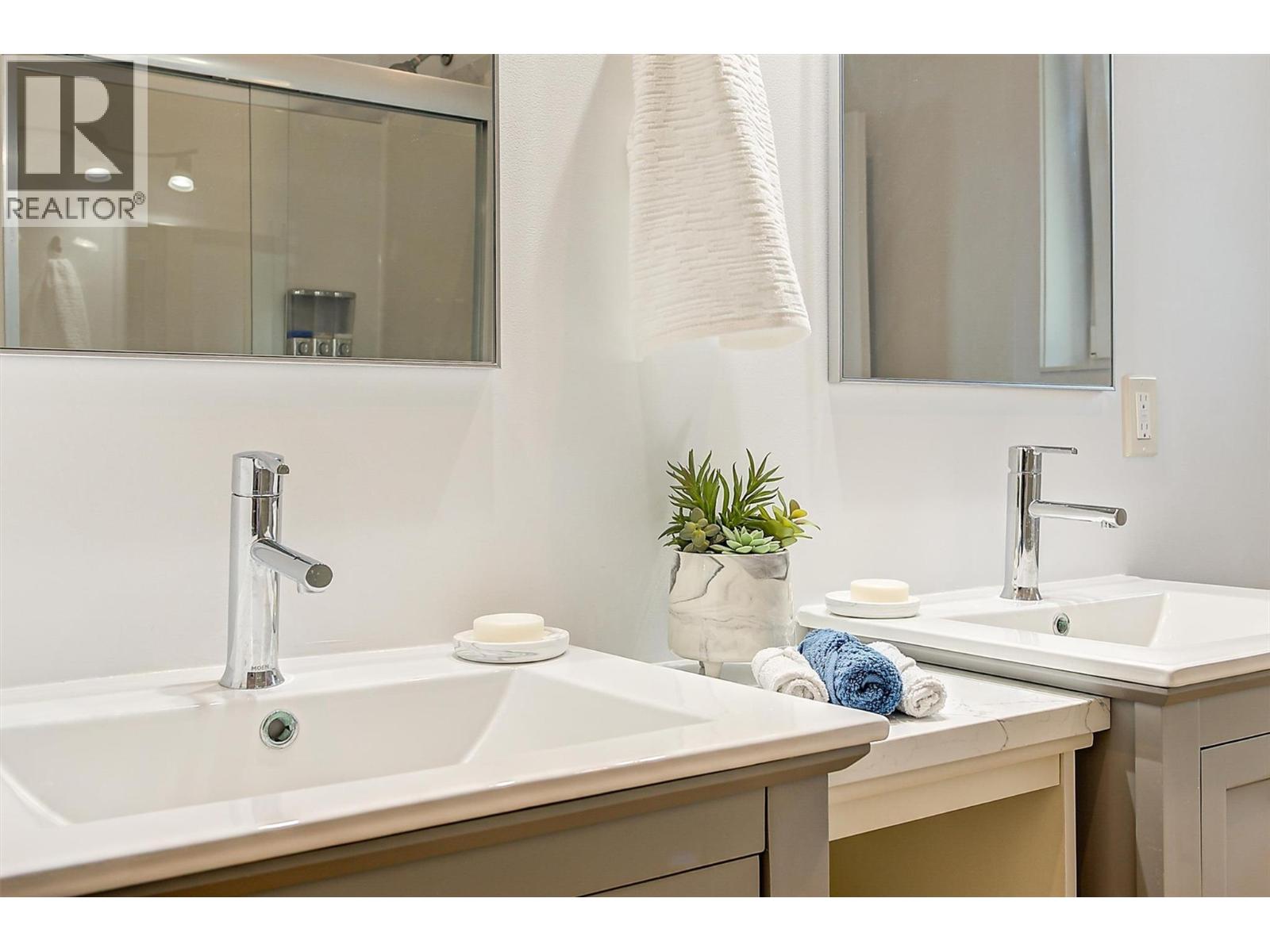 6131 Seymoure Lane, Peachland