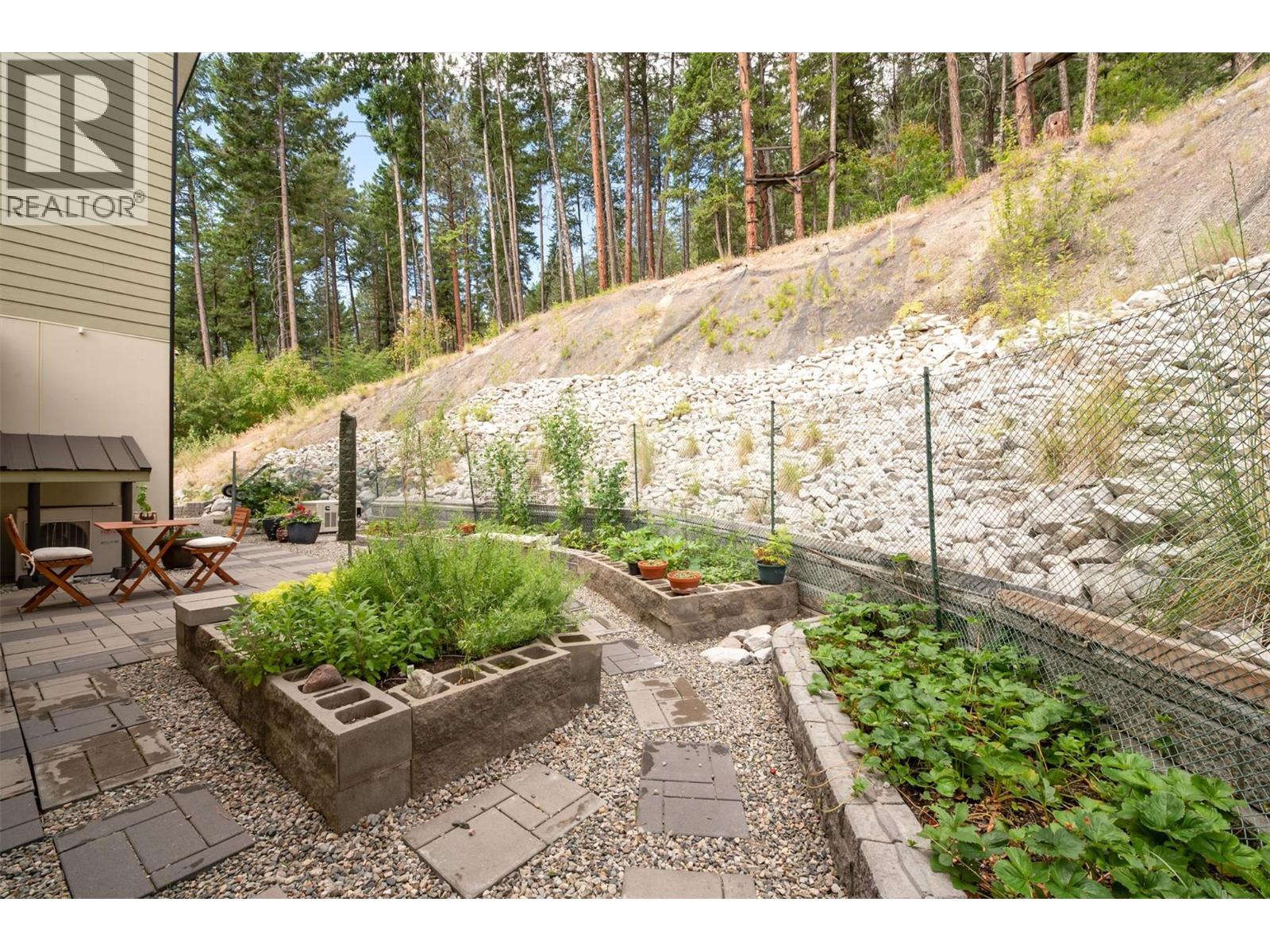 6131 Seymoure Lane, Peachland