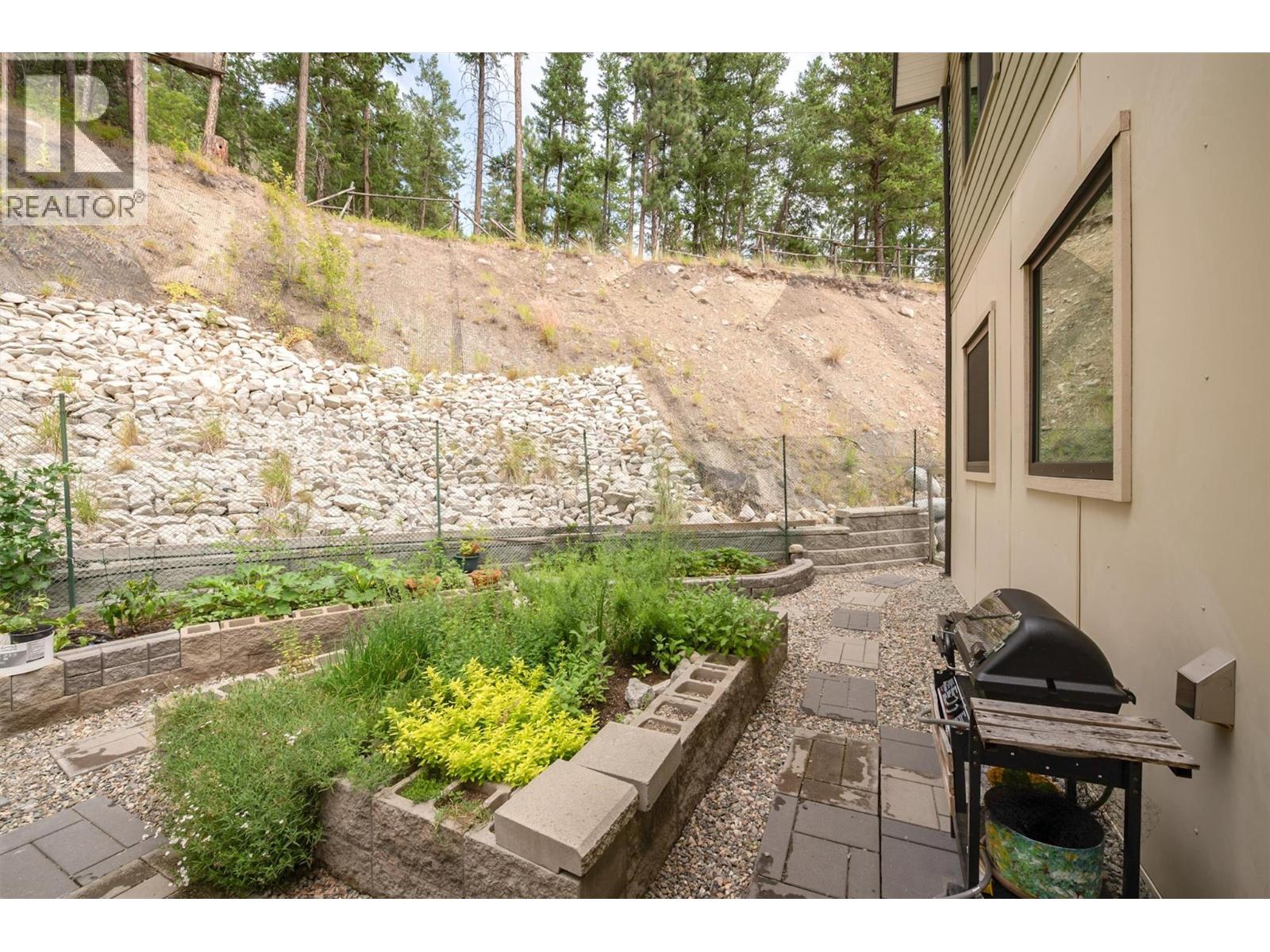 6131 Seymoure Lane, Peachland