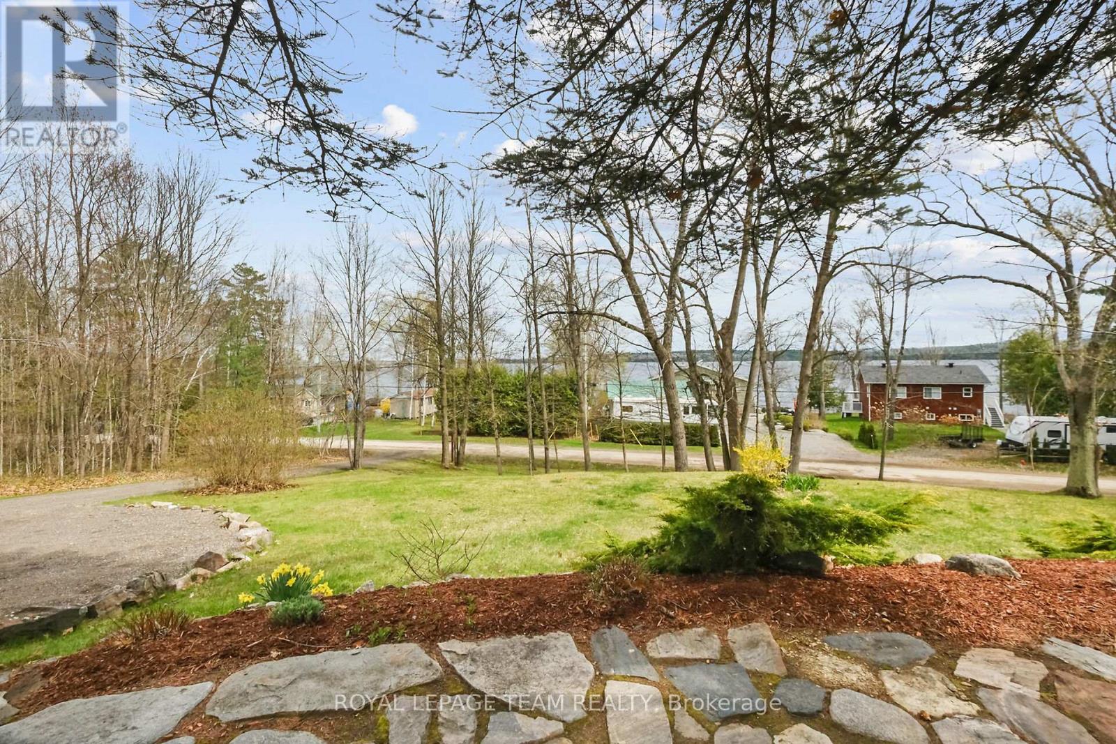 371 KENNEDY ROAD - 32