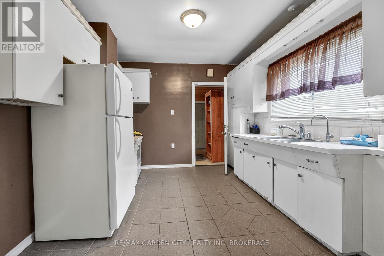 284 BURGAR STREET - 11
