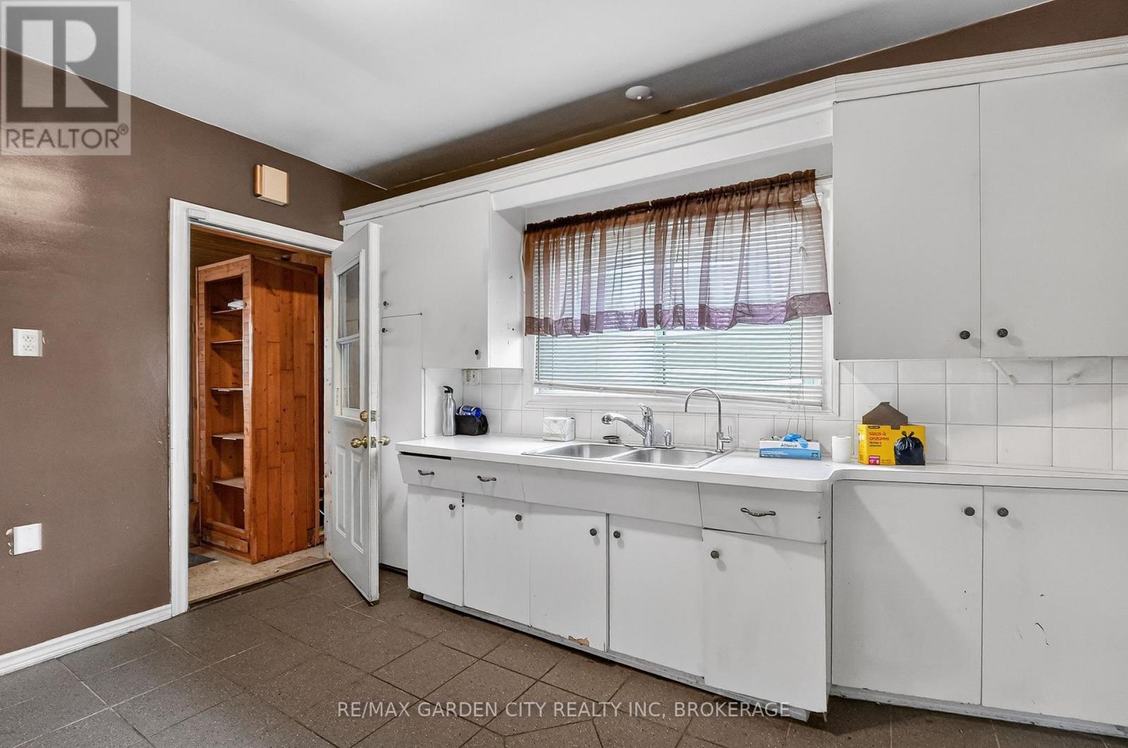 284 BURGAR STREET - 12