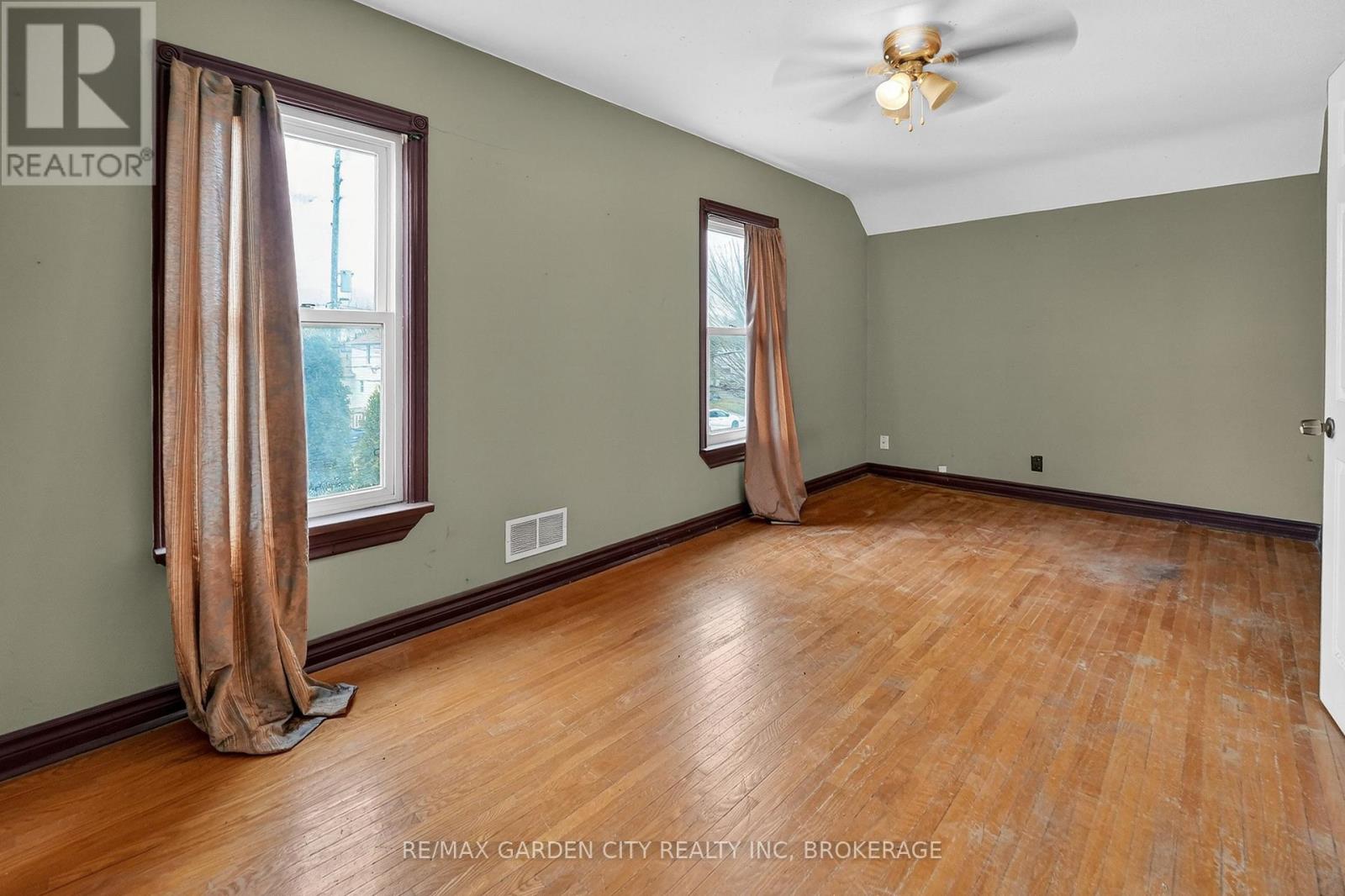 284 BURGAR STREET - 17