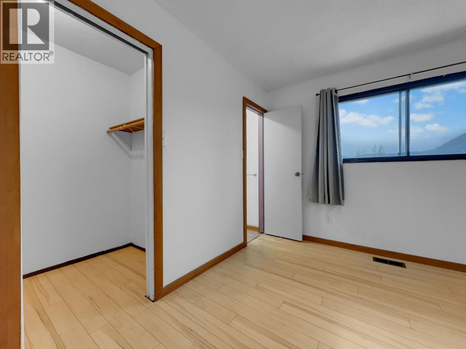 1235 MOON AVENUE - 20