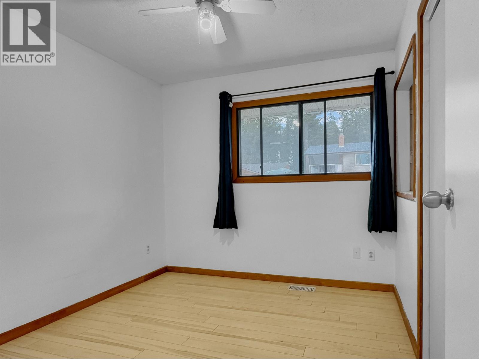 1235 MOON AVENUE - 15