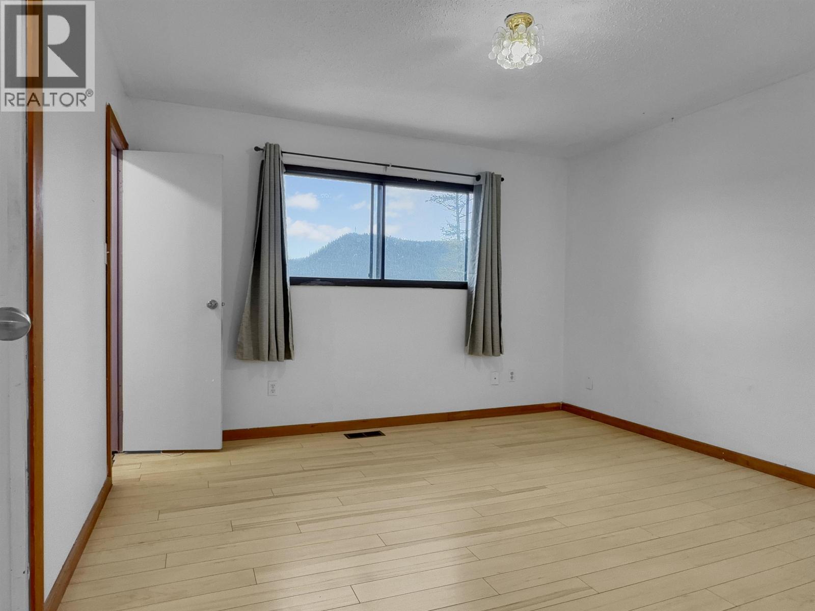 1235 MOON AVENUE - 17