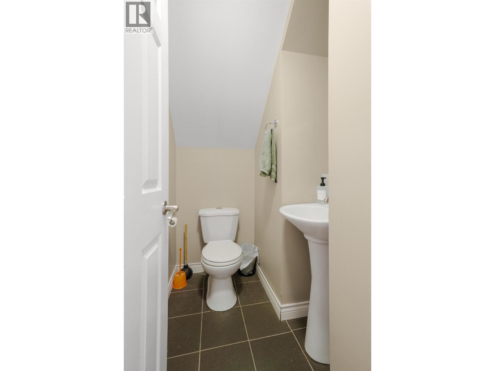 11 SWALLOW STREET, Kitimat