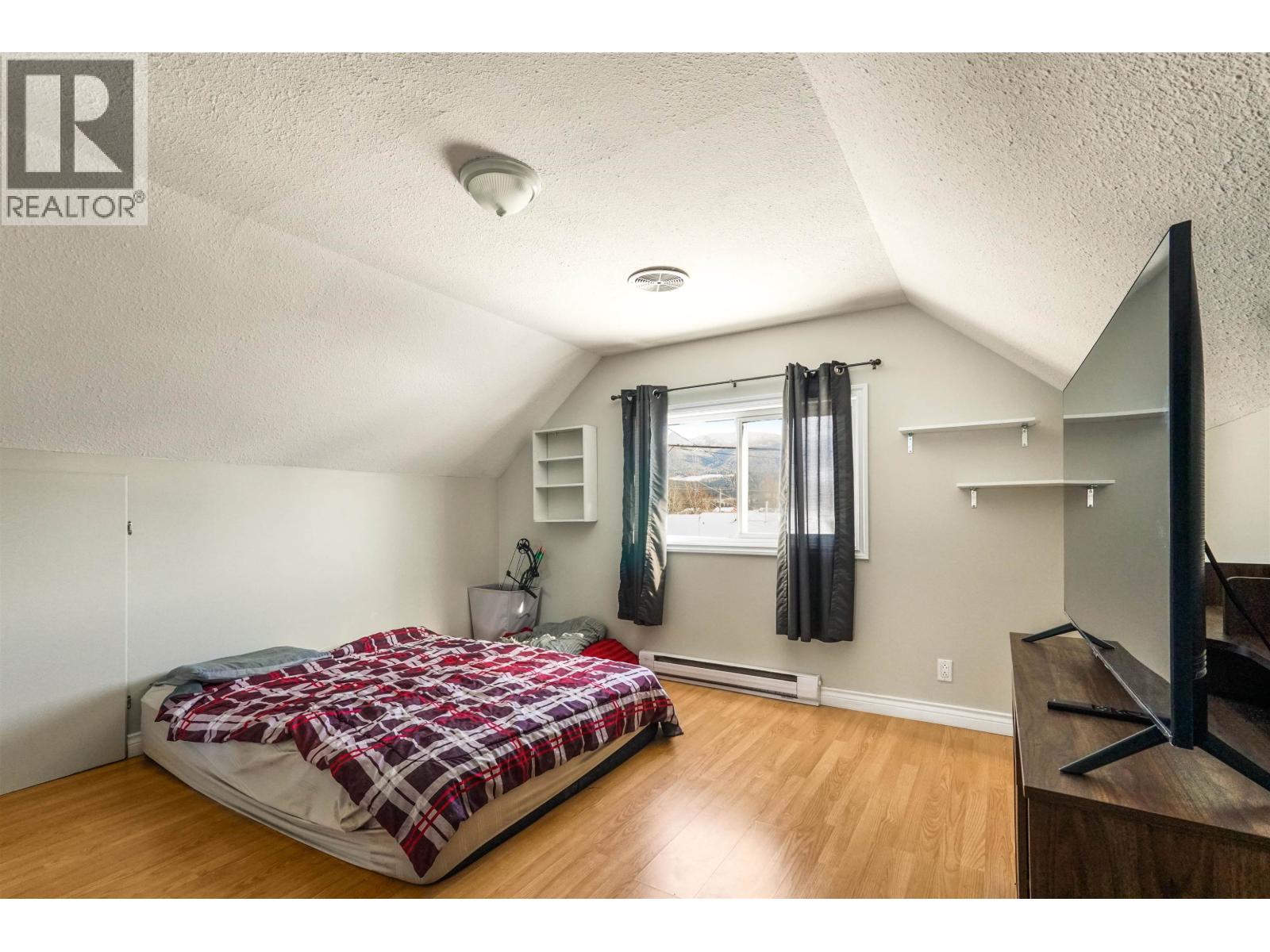 11 SWALLOW STREET, Kitimat