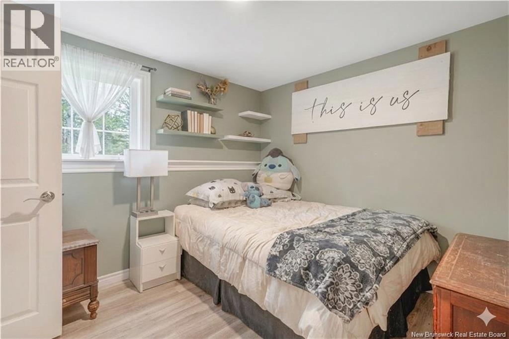 18 DRIFTWOOD DRIVE - 42