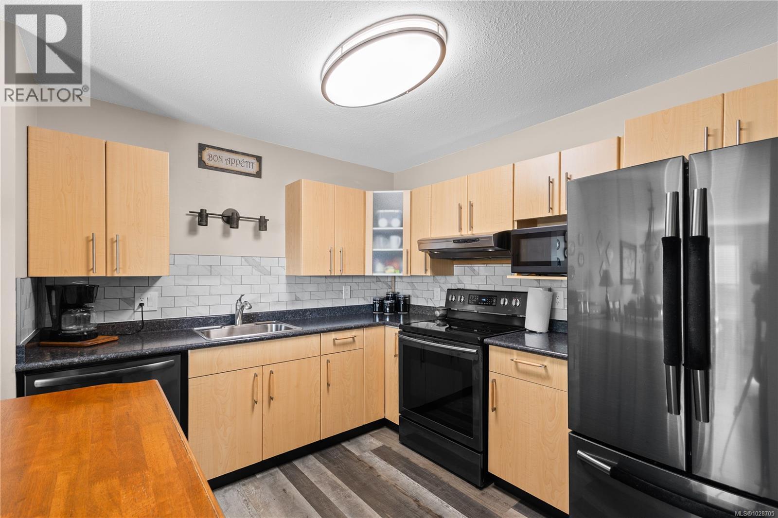 #224 390 ISLAND HWY S - 7