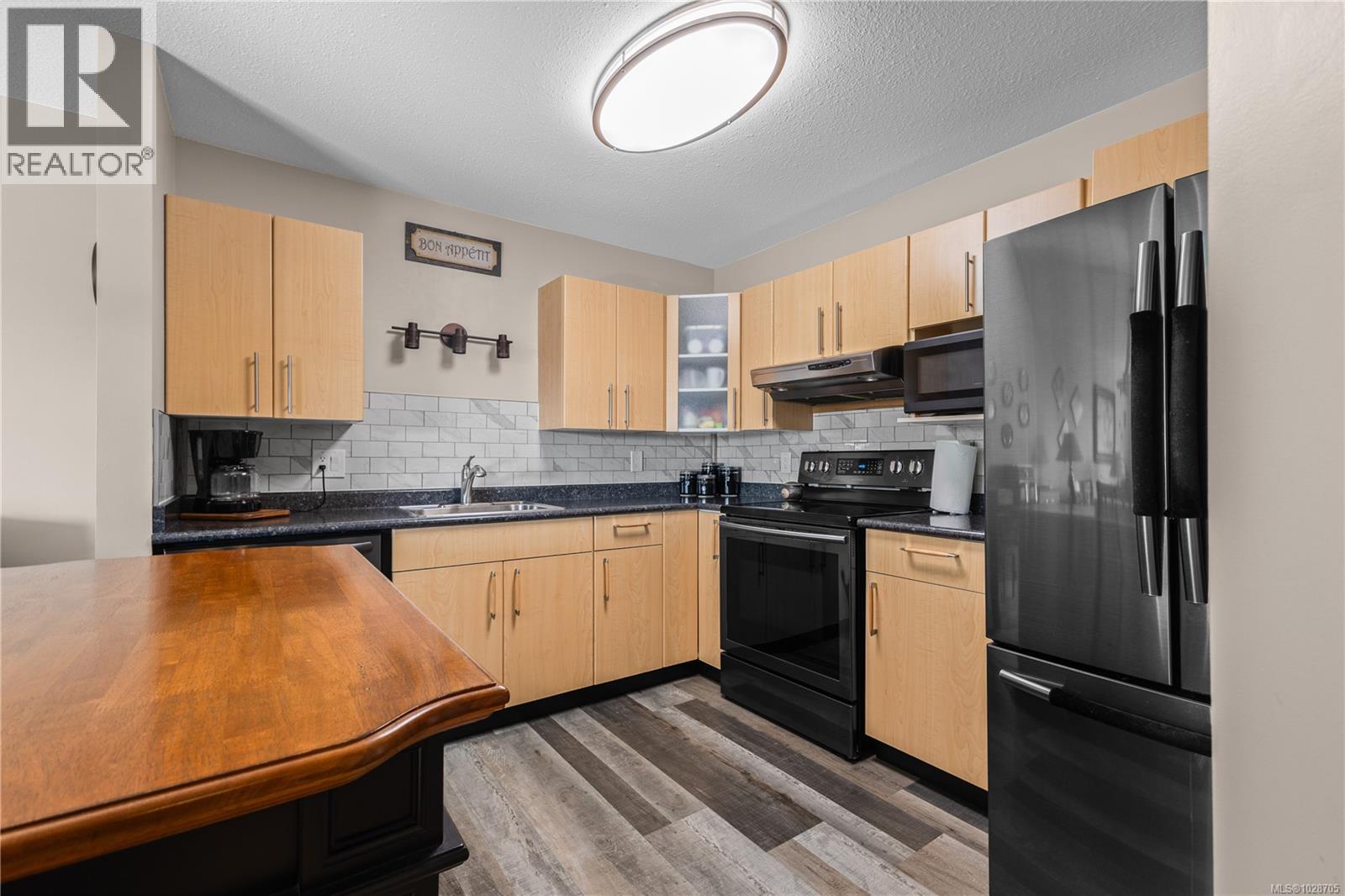 #224 390 Island Hwy S - 9