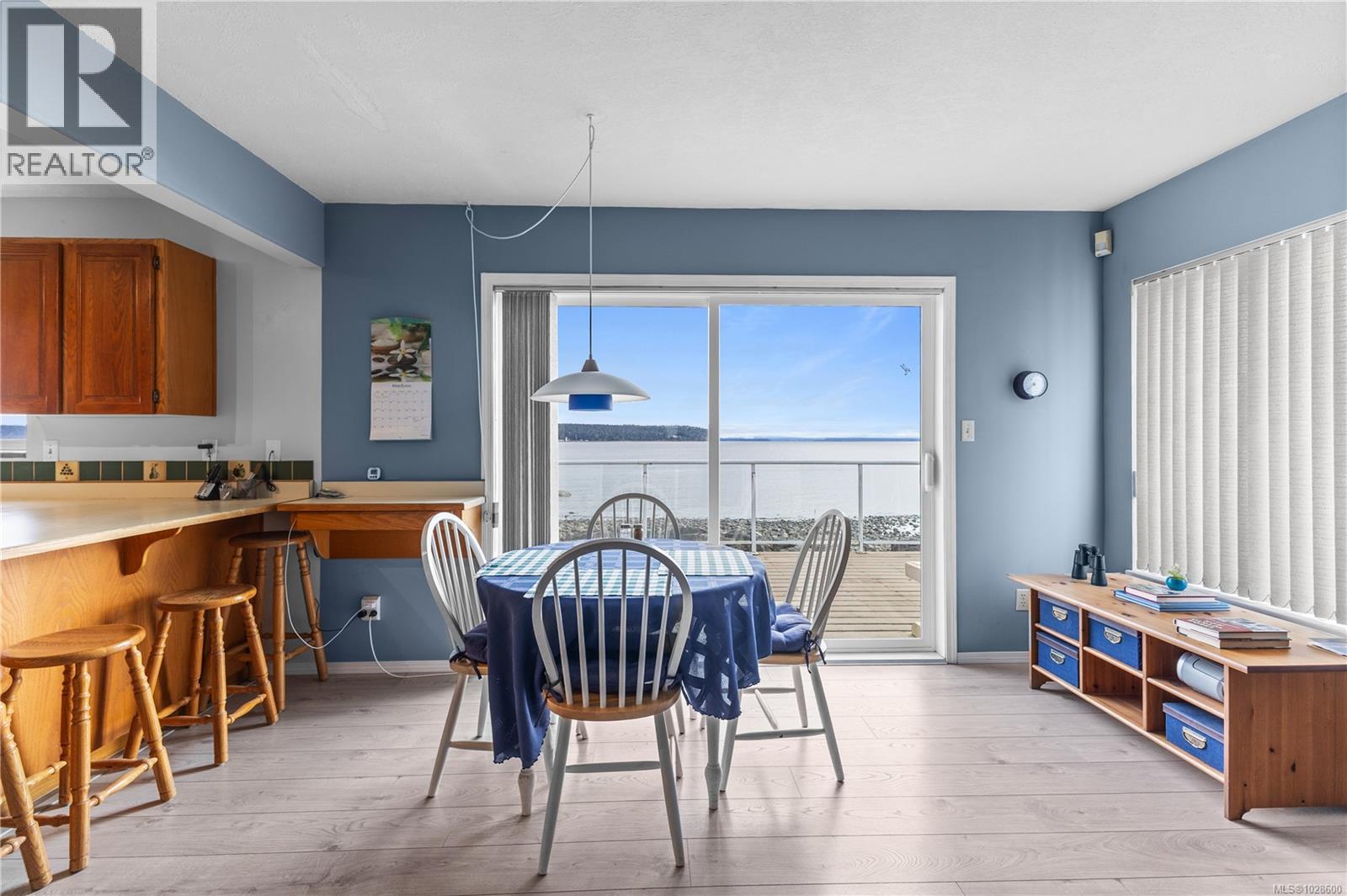 1081 Island Hwy S, Campbell River