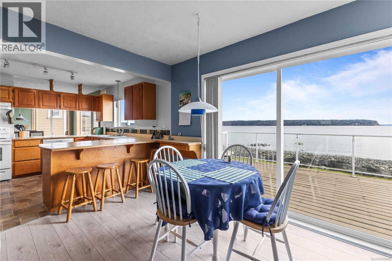 1081 Island Hwy S, Campbell River