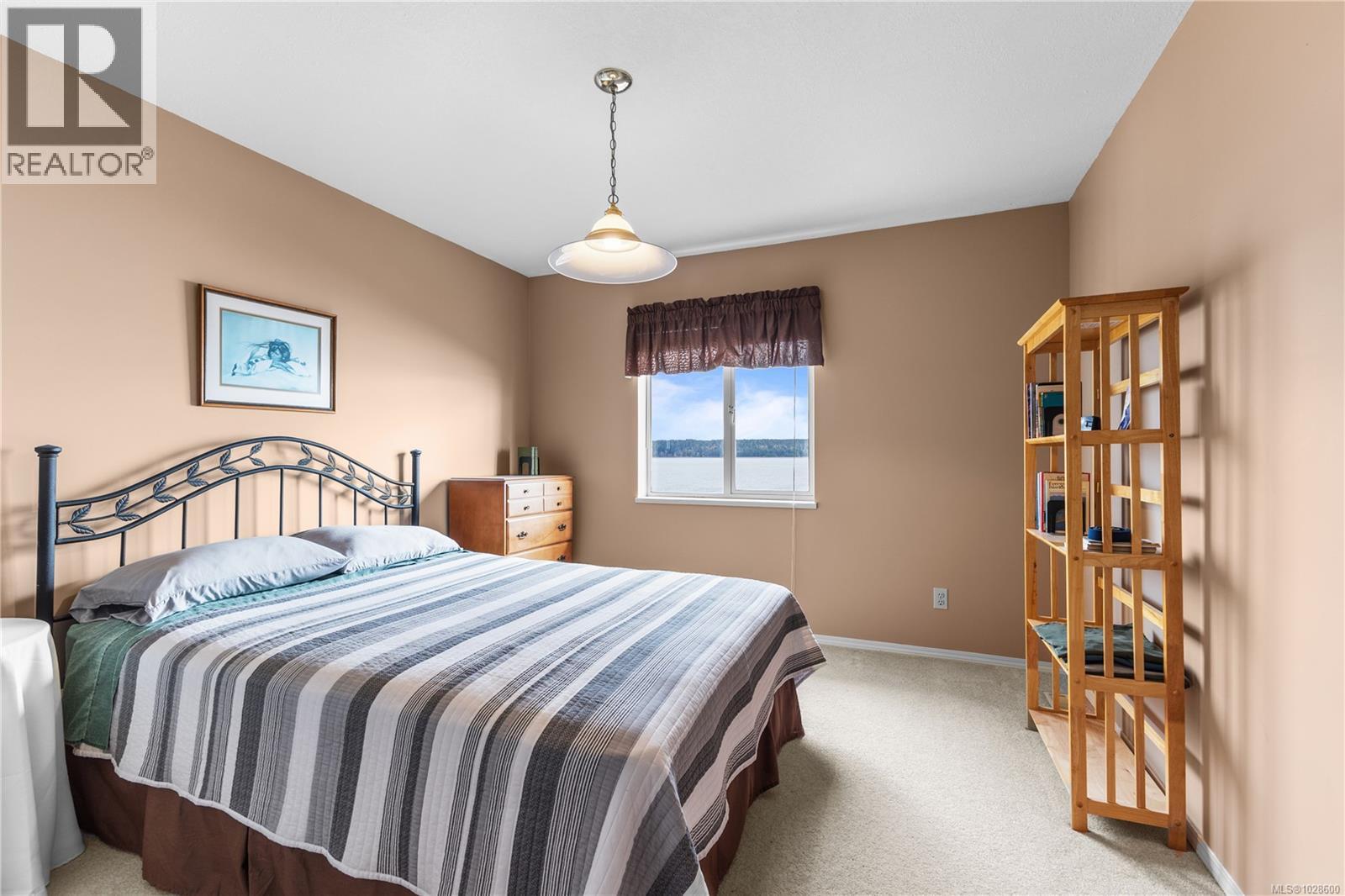 1081 Island Hwy S, Campbell River