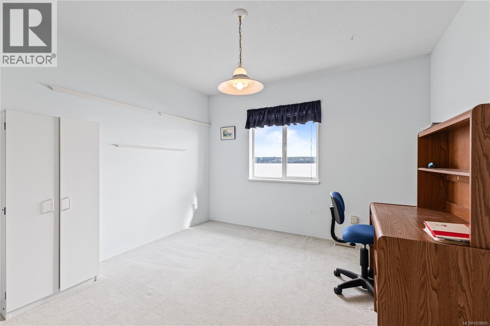 1081 Island Hwy S, Campbell River