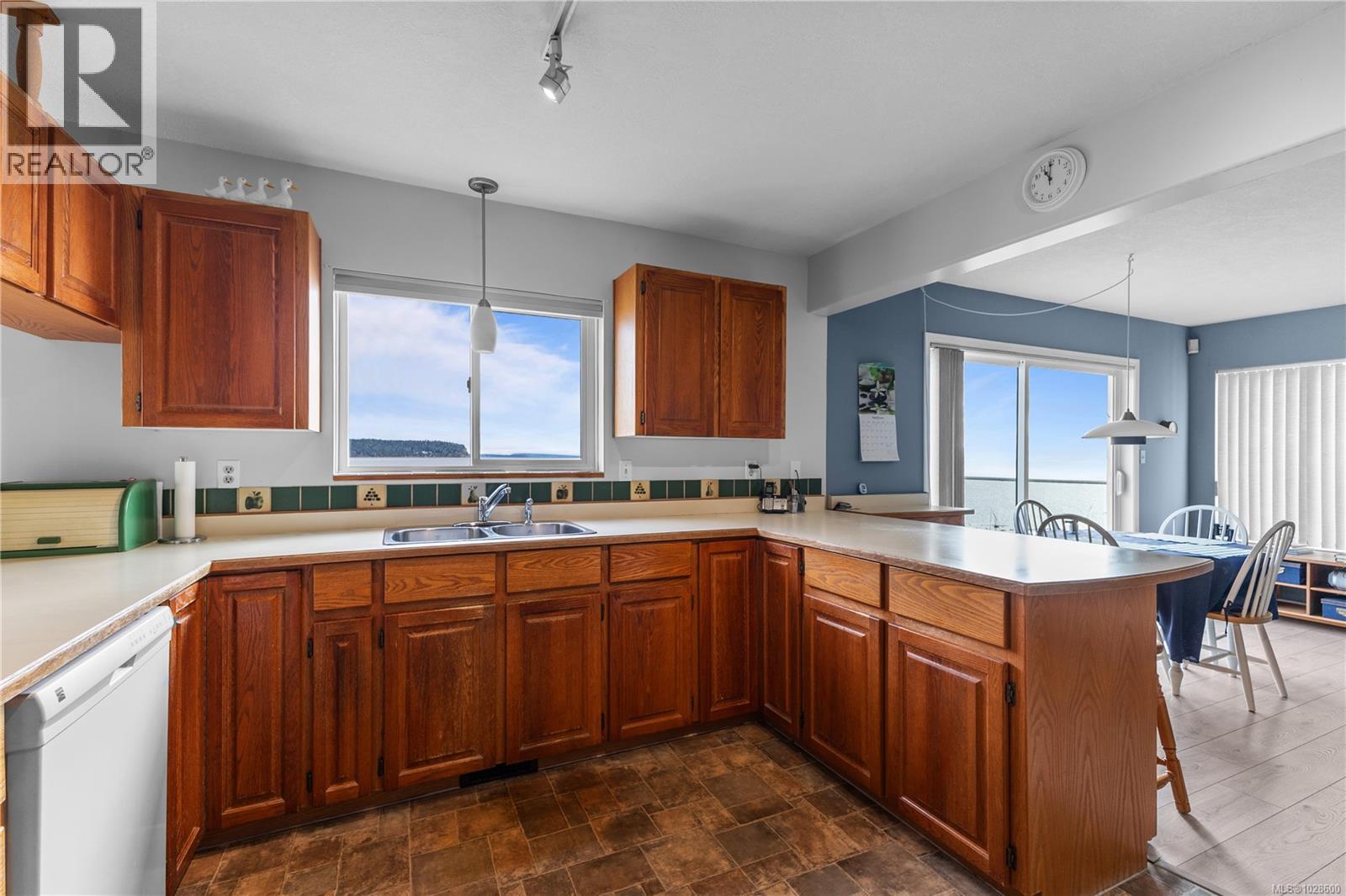 1081 Island Hwy S, Campbell River