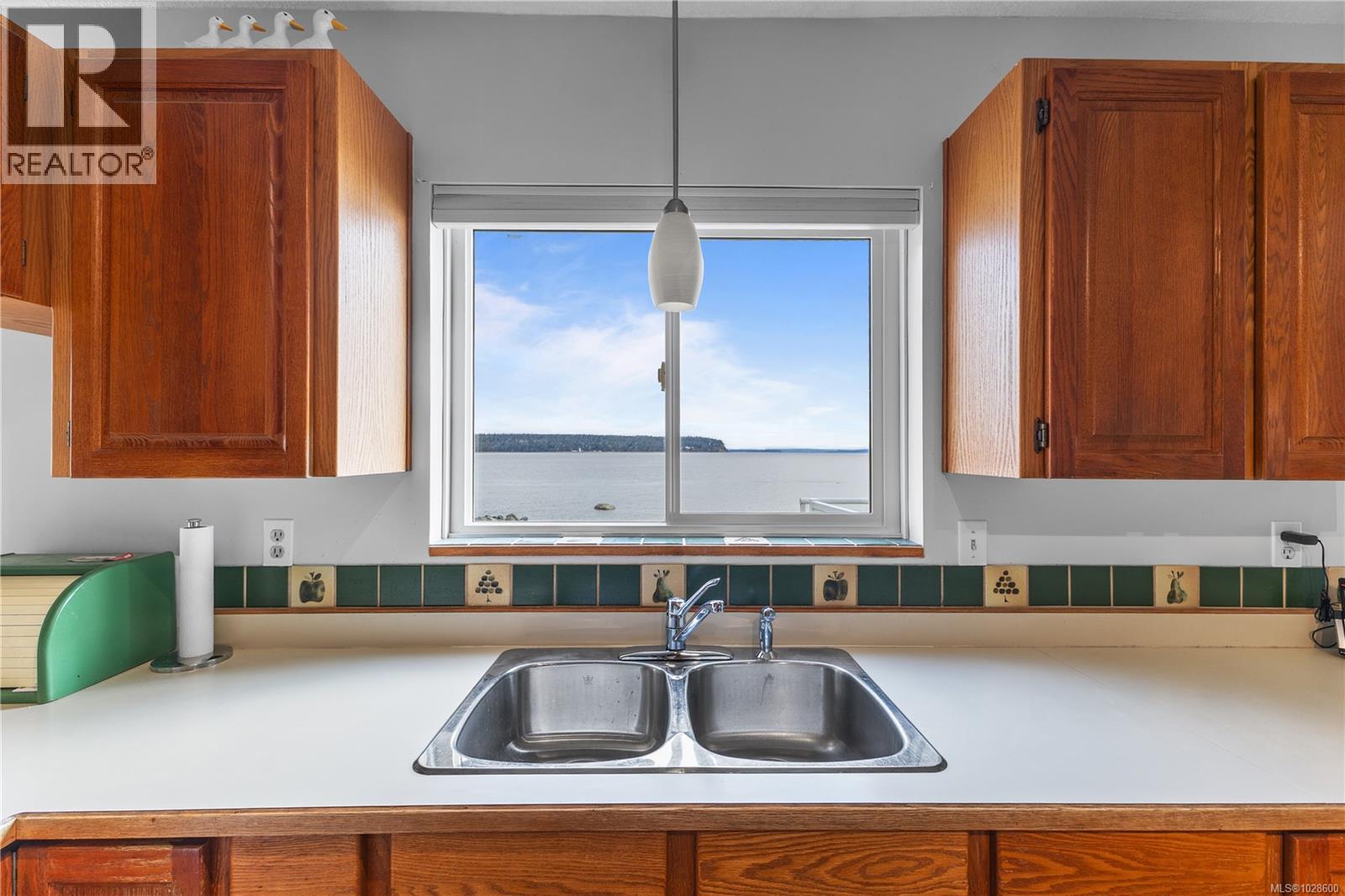 1081 Island Hwy S, Campbell River