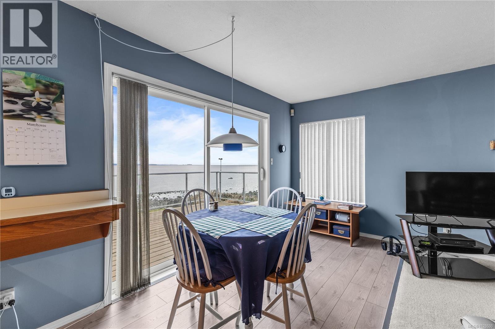 1081 Island Hwy S, Campbell River